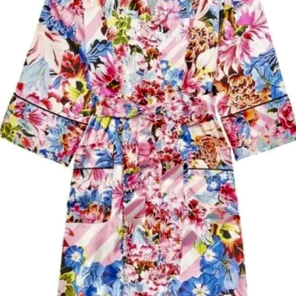 XS/S Vs Victoria’s Secret MARY KATRANTZOU Satin Pink Floral Robe kimono - Picture 2 of 10